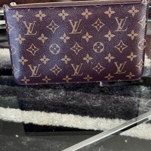 LV pouch